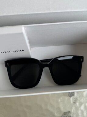 Gentle Monster FRIDA Square Black Sunglasses Gloss Acetate Frame